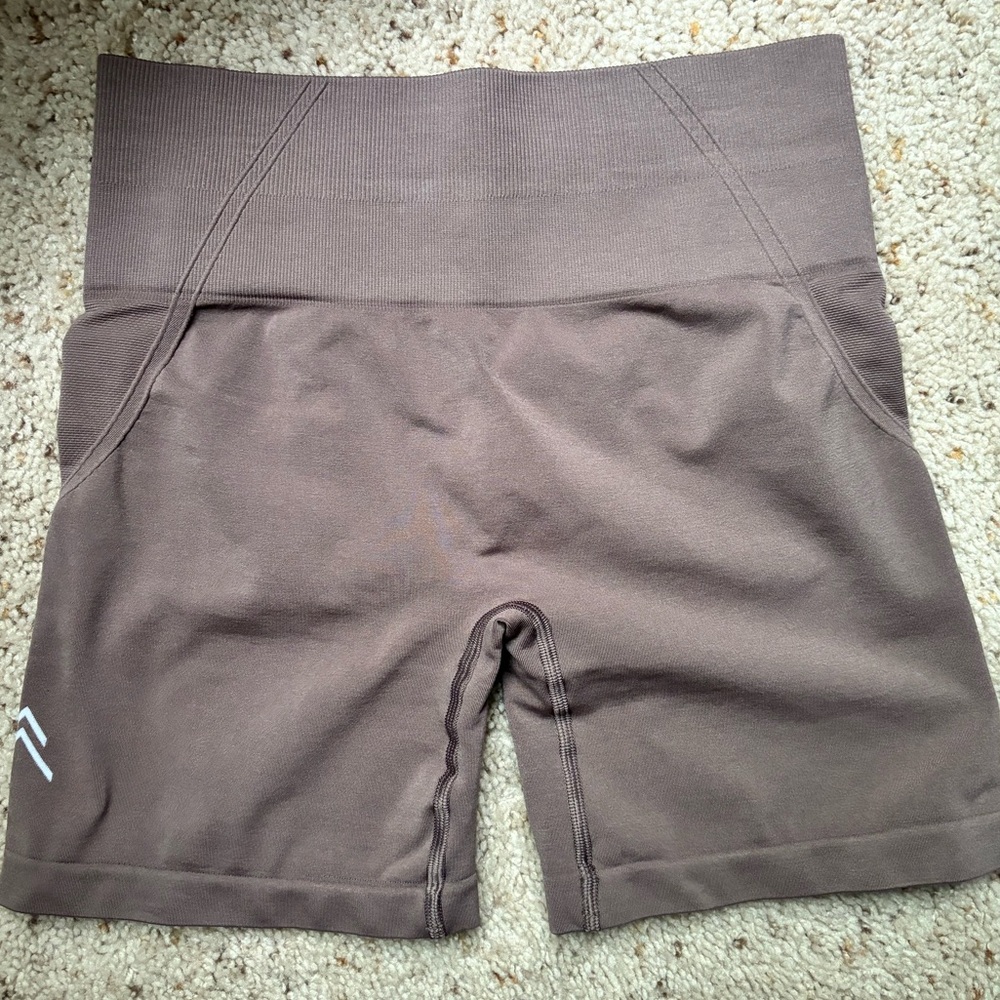WASHED COOL BROWN EFFORTLESS SHORTS